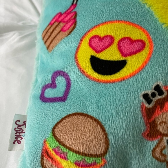 Justice Girls Emoji Smiley Face Pillow - Picture 7 of 7
